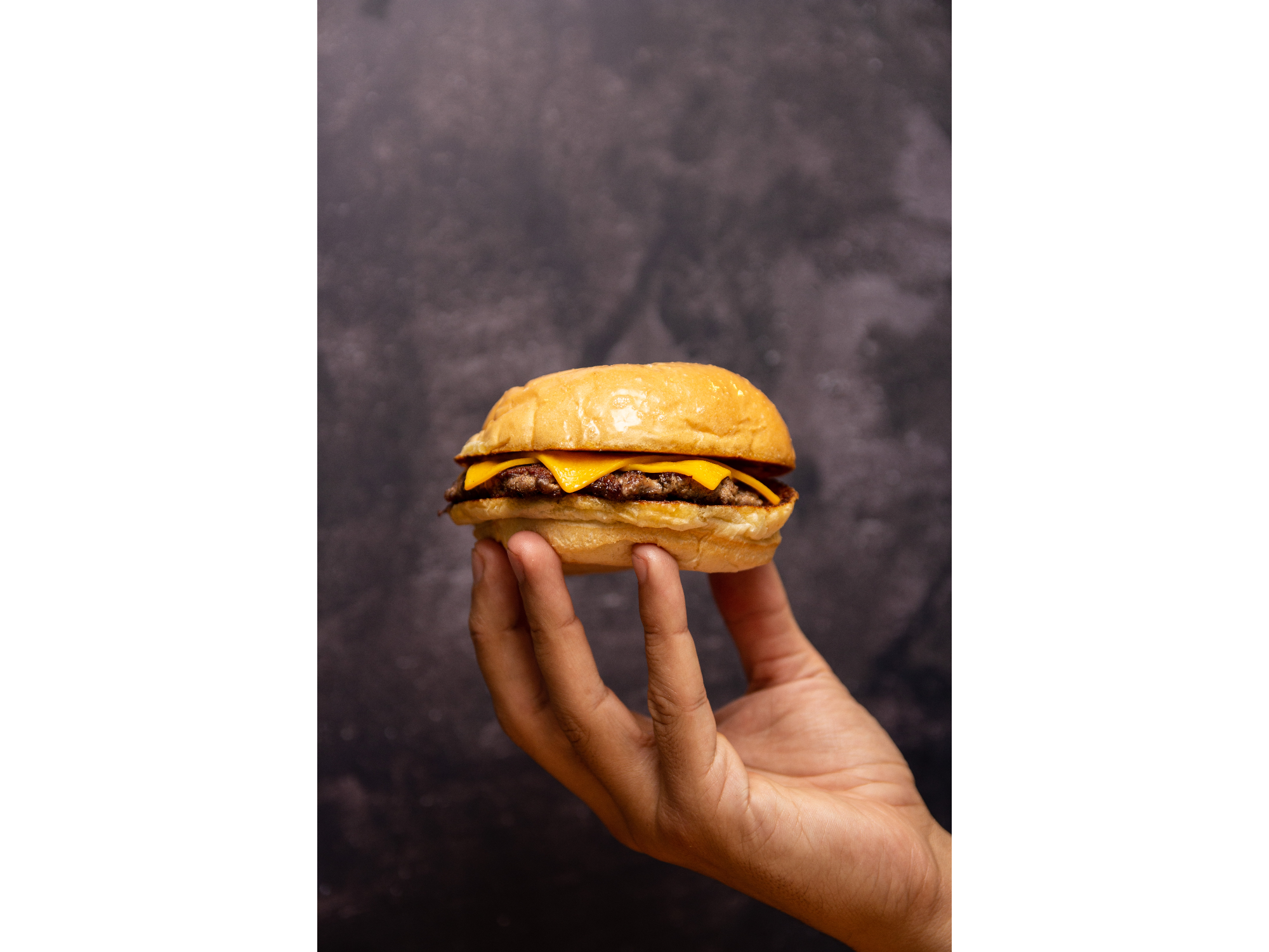 Cheese Burger Jr, Incuye papas! $9300