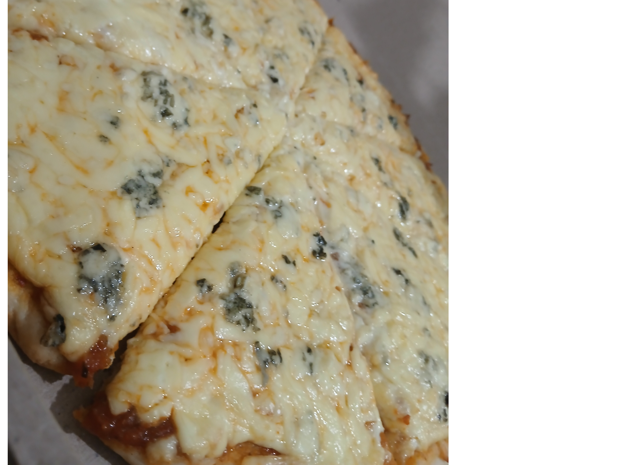 Pizza media de roquefort