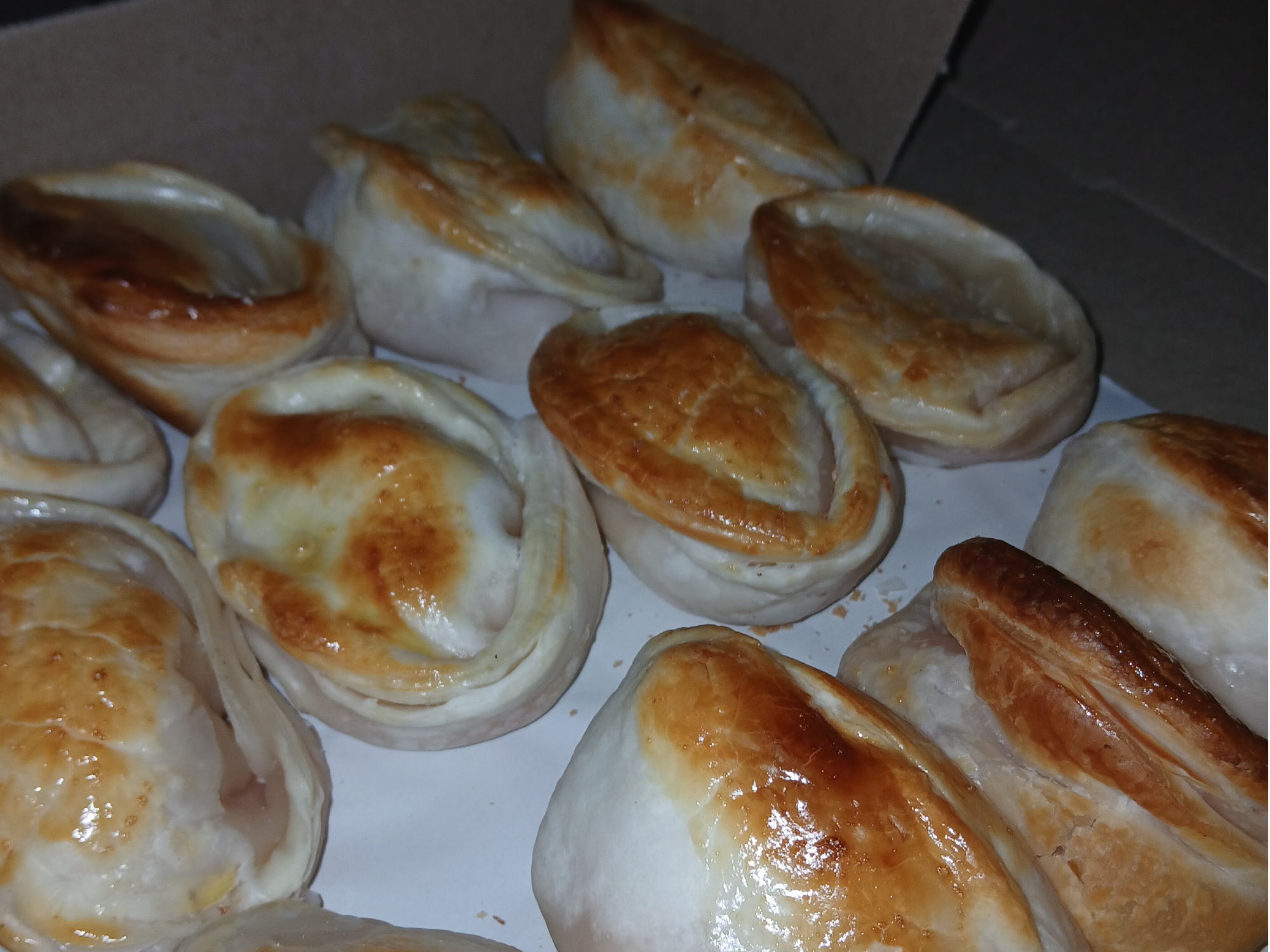 1/2 empanadas de jamon y queso