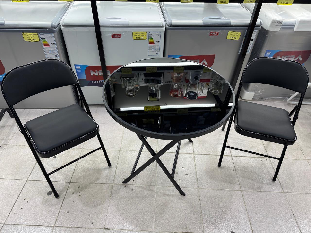 Mesa y sillas jardin