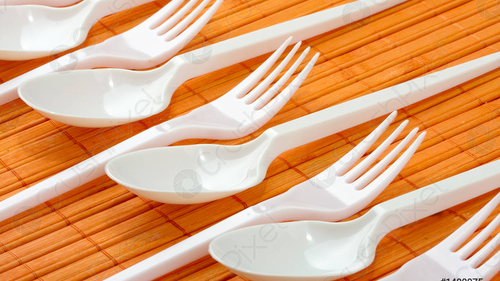 CUCHARAS Y TENEDORES DE PLASTICO