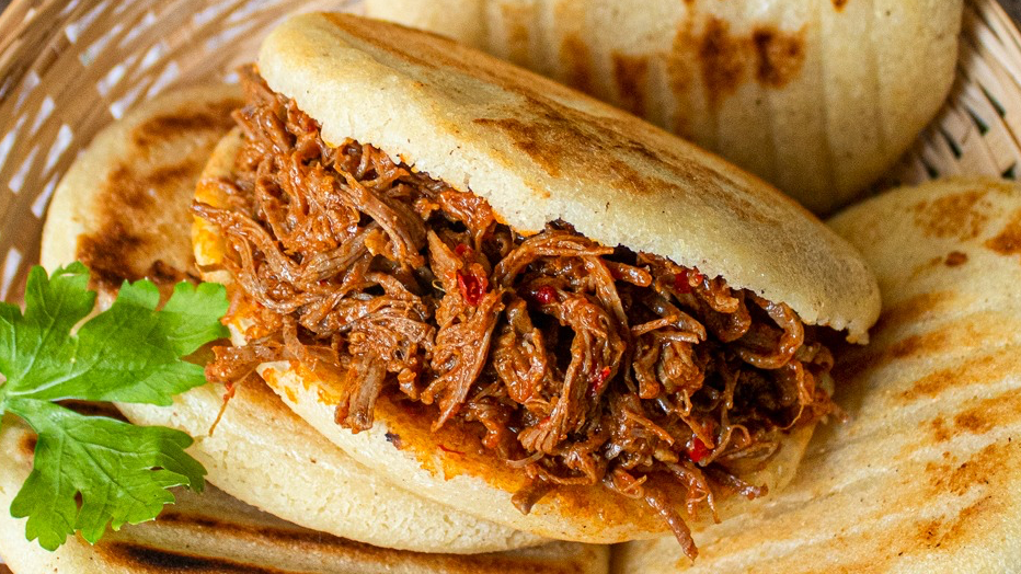 VIERNES DE TACOS Y AREPAS