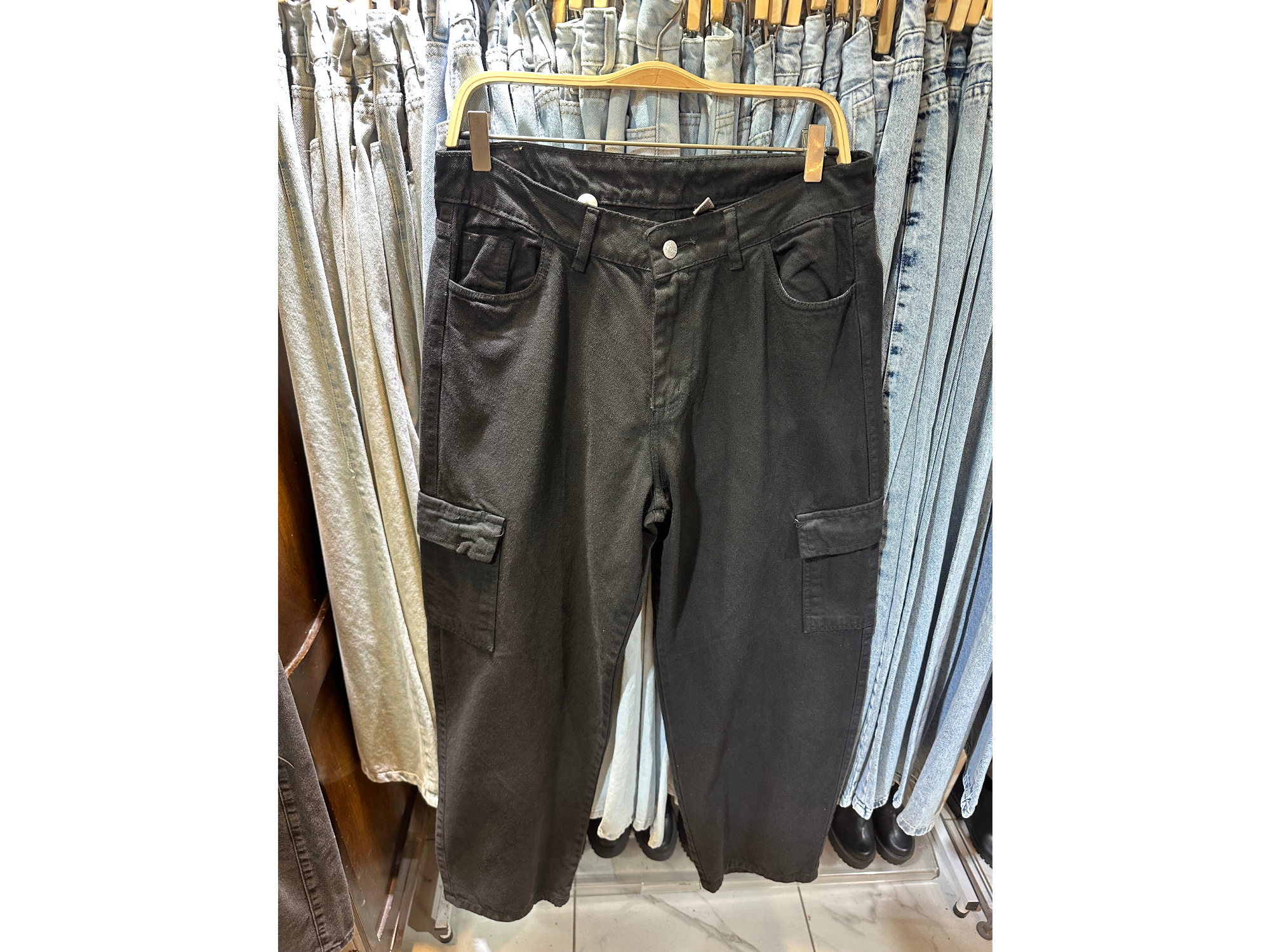 Jeans cargo negro