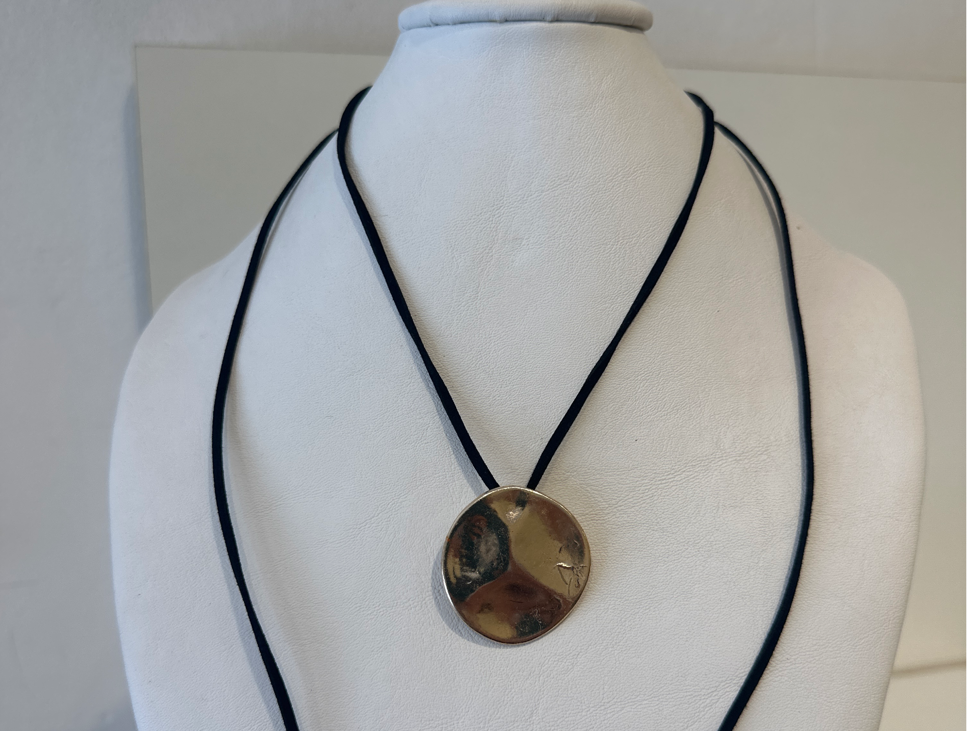 Choker botón dorado