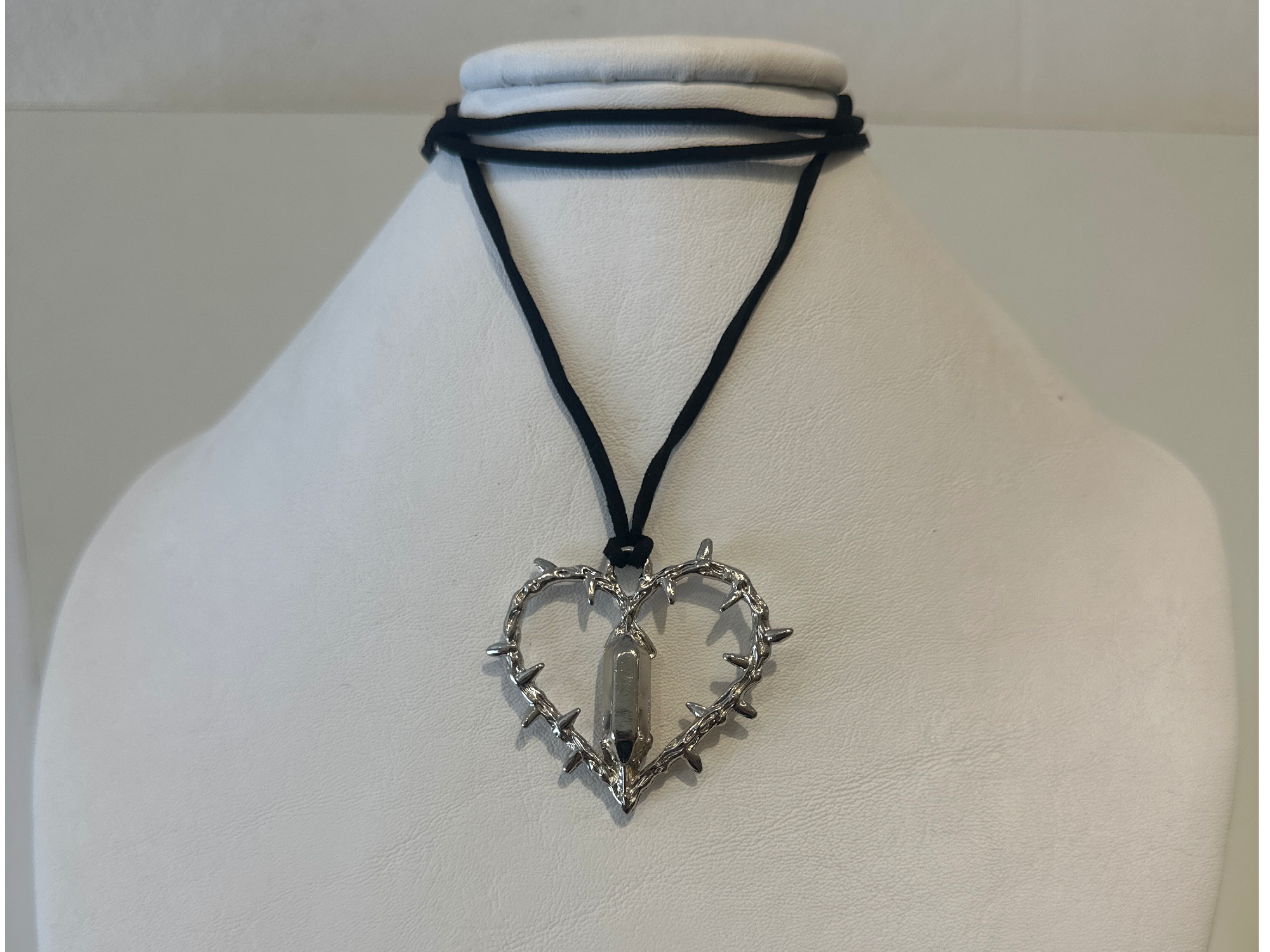 Choker corazón con púas