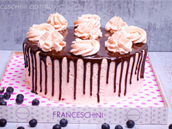 Torta de Chocolates y Frutos Rojos