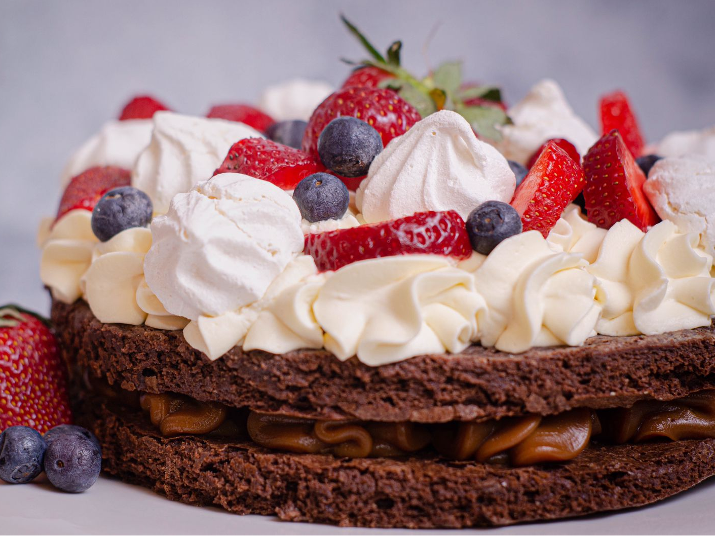 Torta Brownie con frutos Rojos