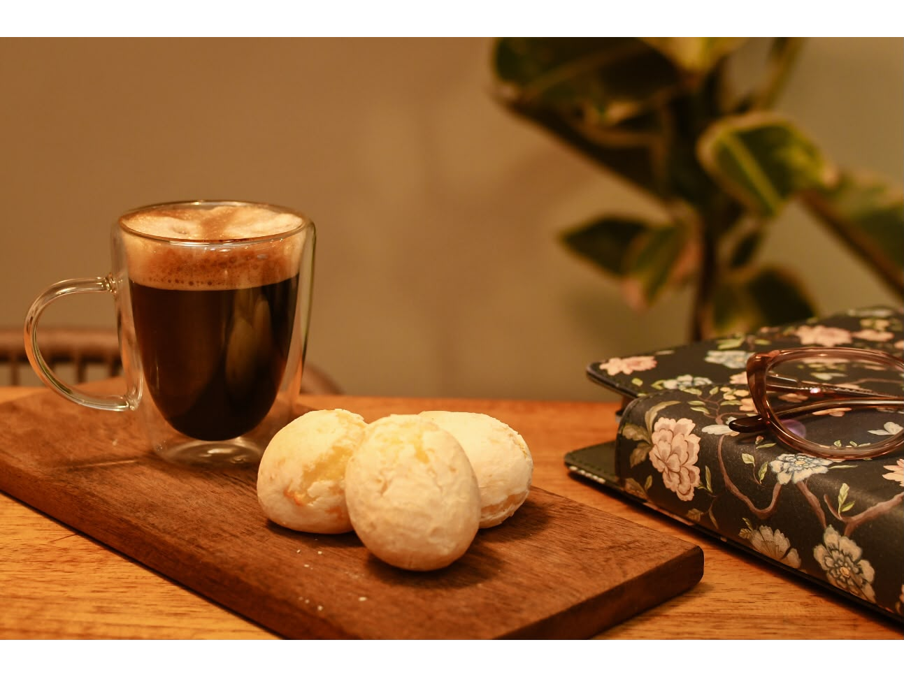 Cafe + 2 Chipas