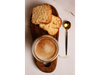 Cafe mas porcion de budin