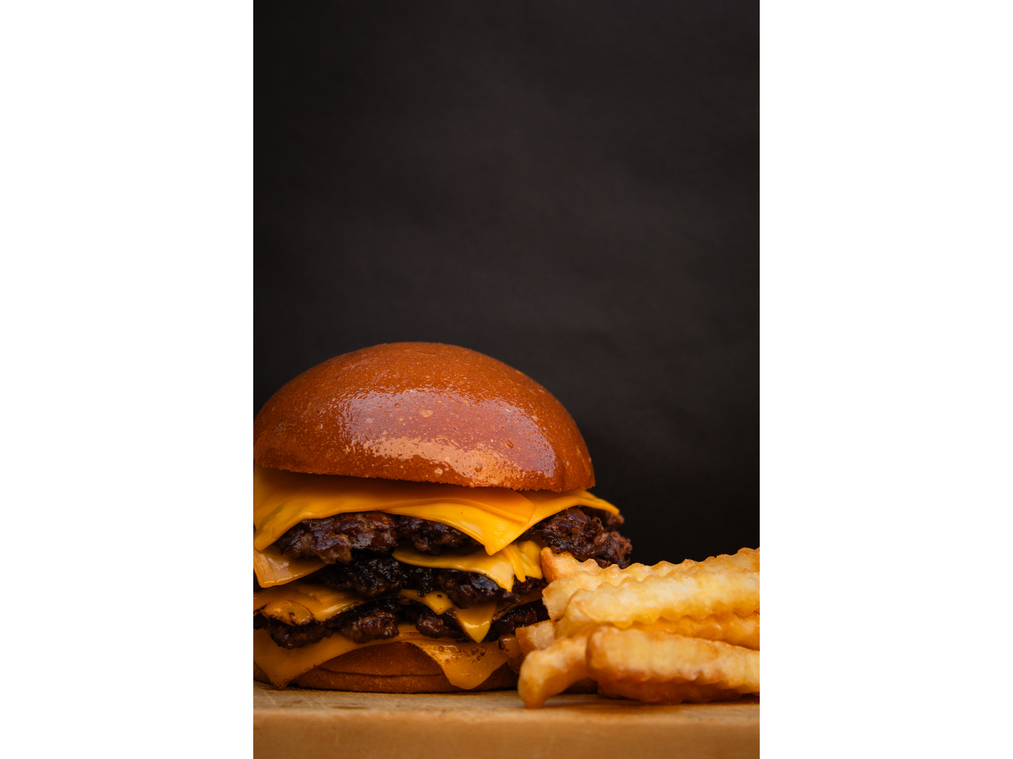 Cheese triple con papas de Burgermonts