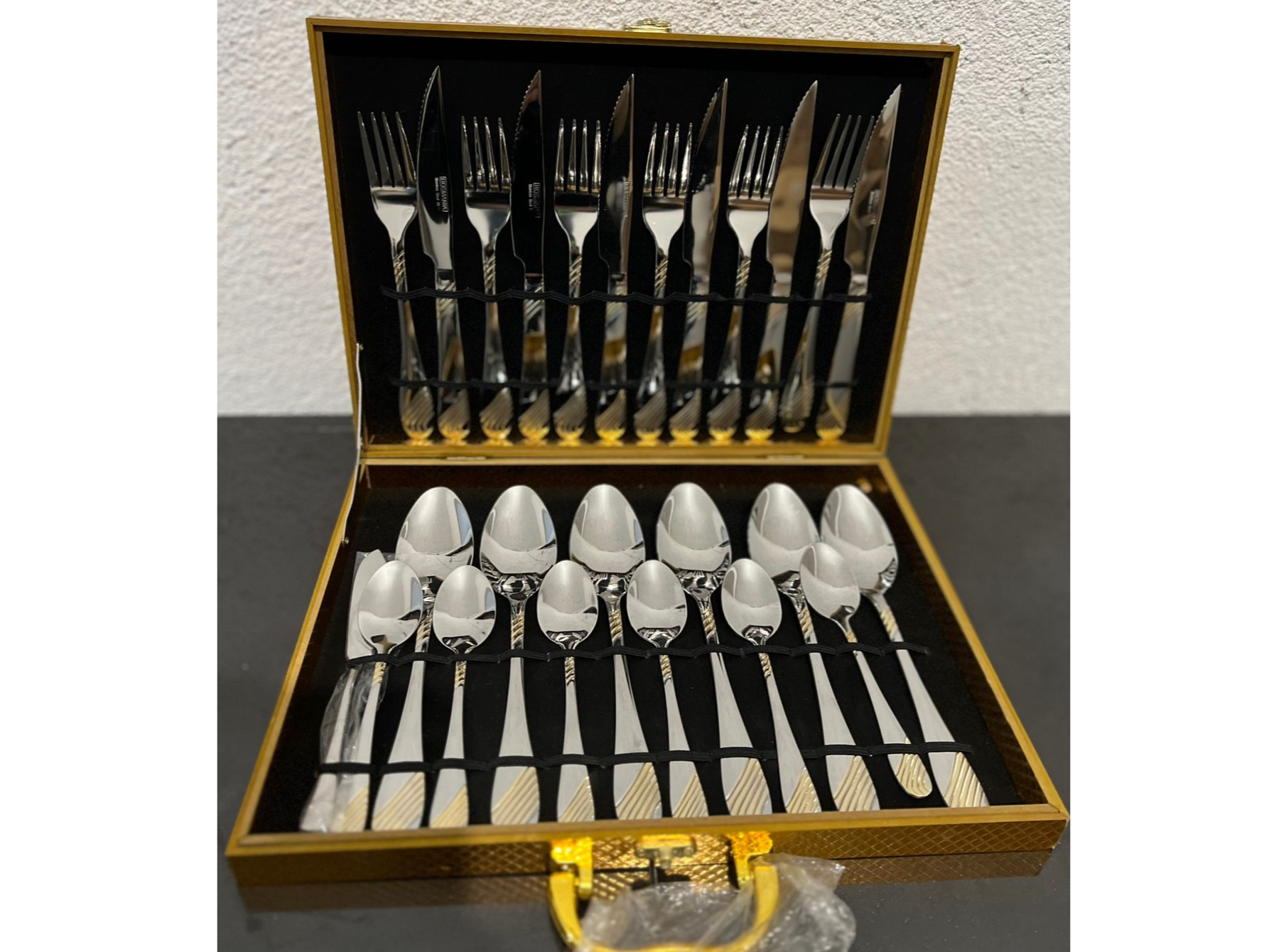 SET DE 25 CUBIERTOS PREMIUM