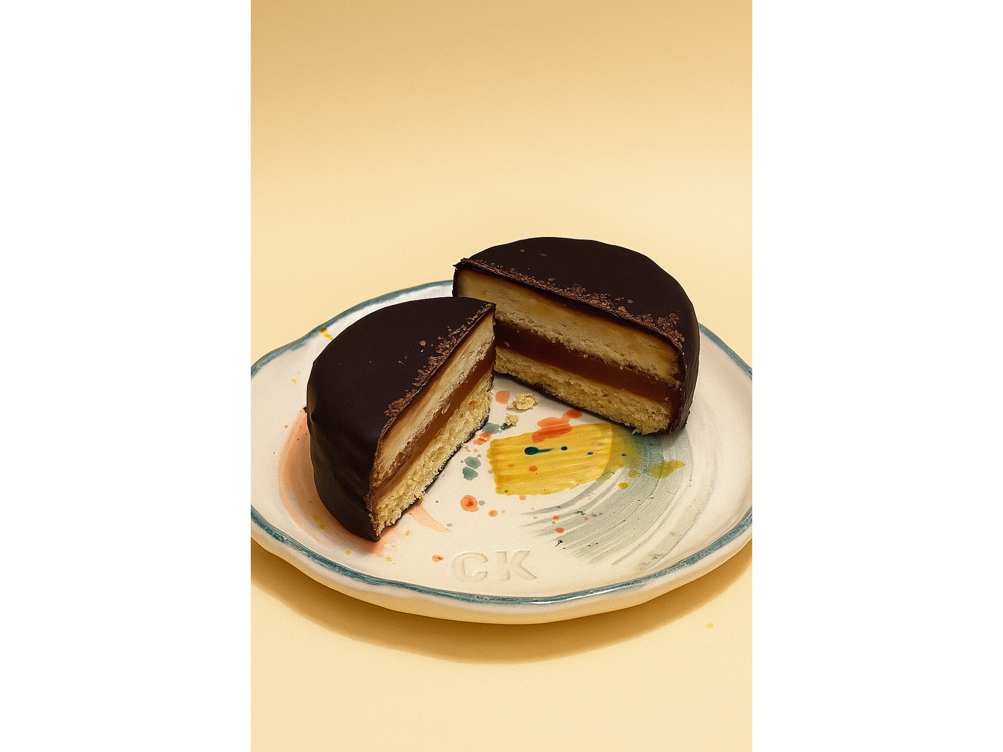 Alfajor low carb dulce de leche y chocolate