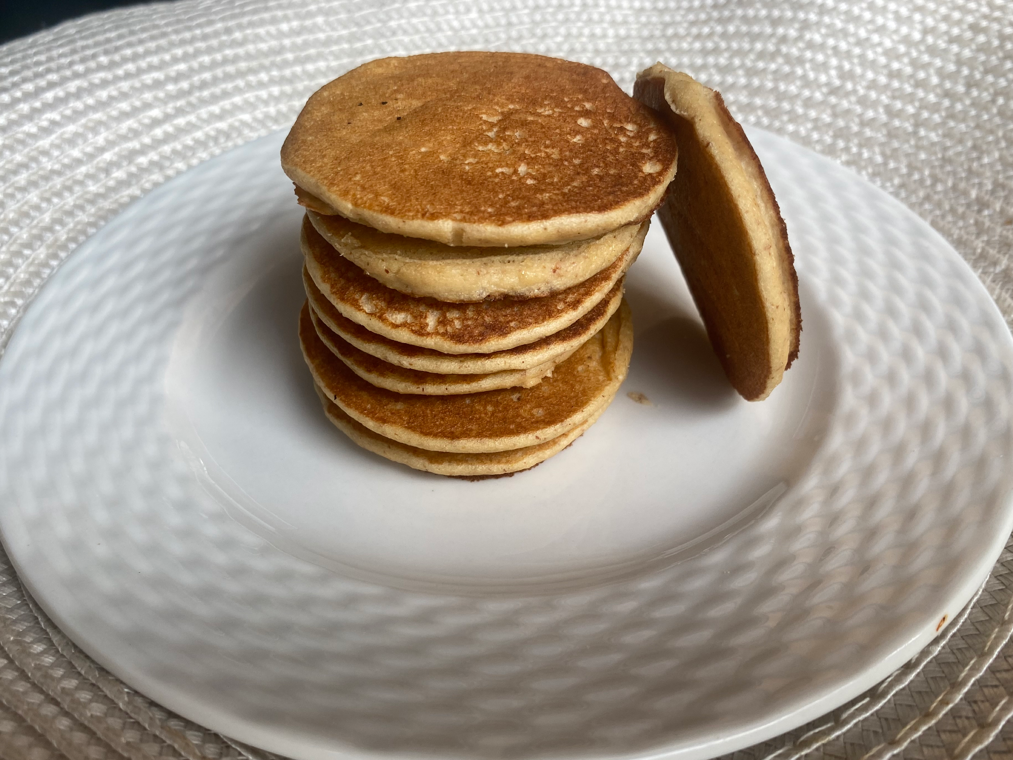 Mini panqueques de manzana, avena y almendras