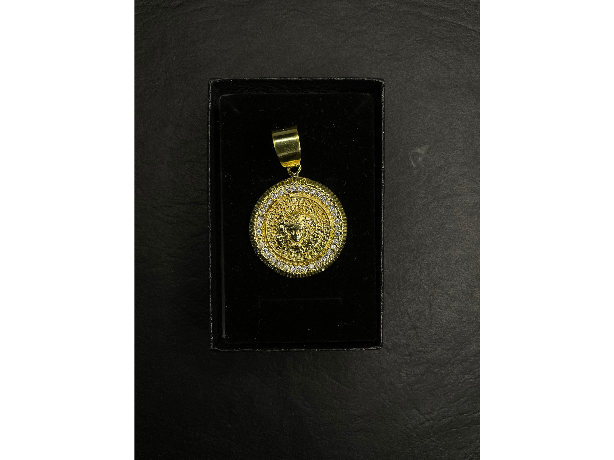 Dije VERSACE con strass