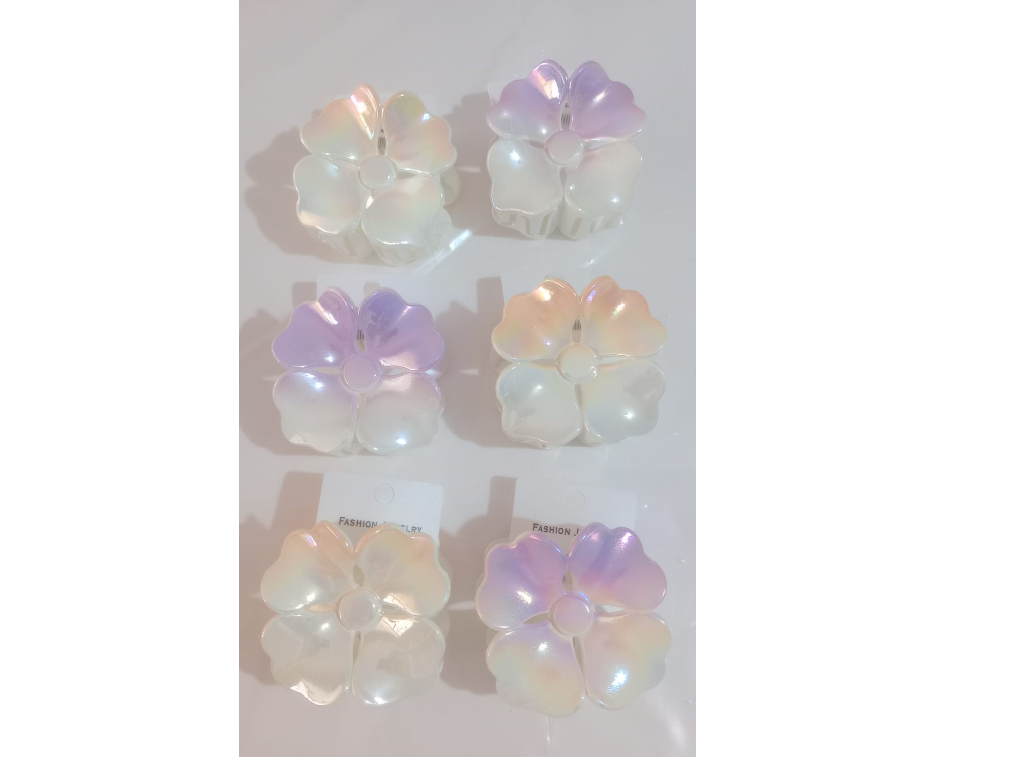 BROCHE PARA PELO FLOR 4 PÉTALOS BLANCO TORNASOLADO