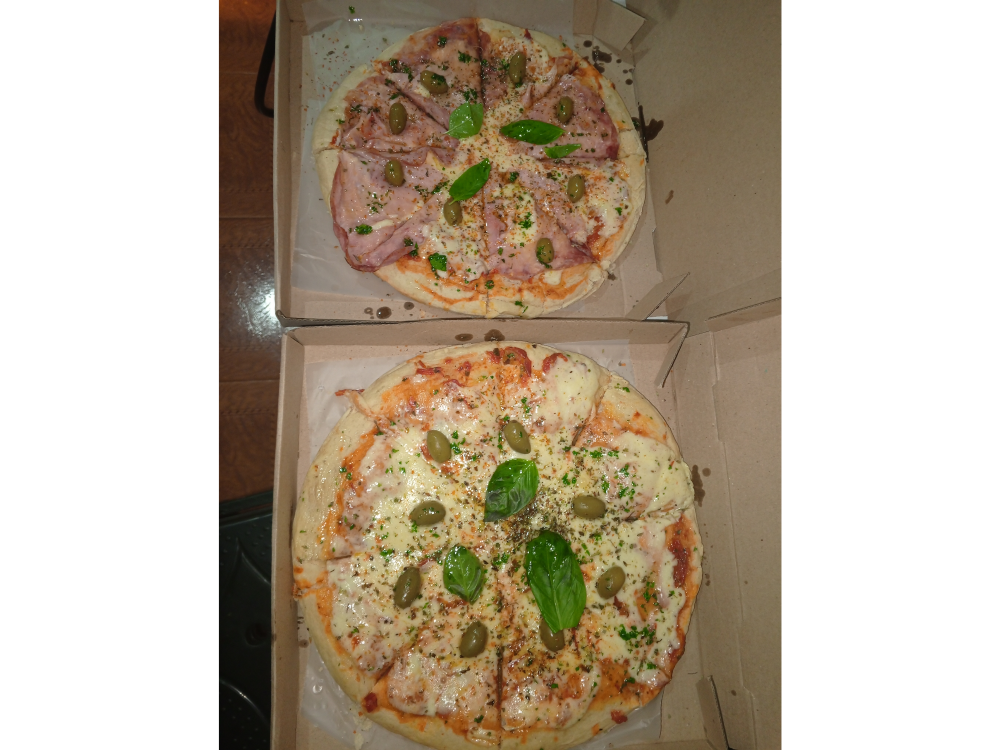 1 Pizza Muzarella+ 1 pizza Muzza y jamón