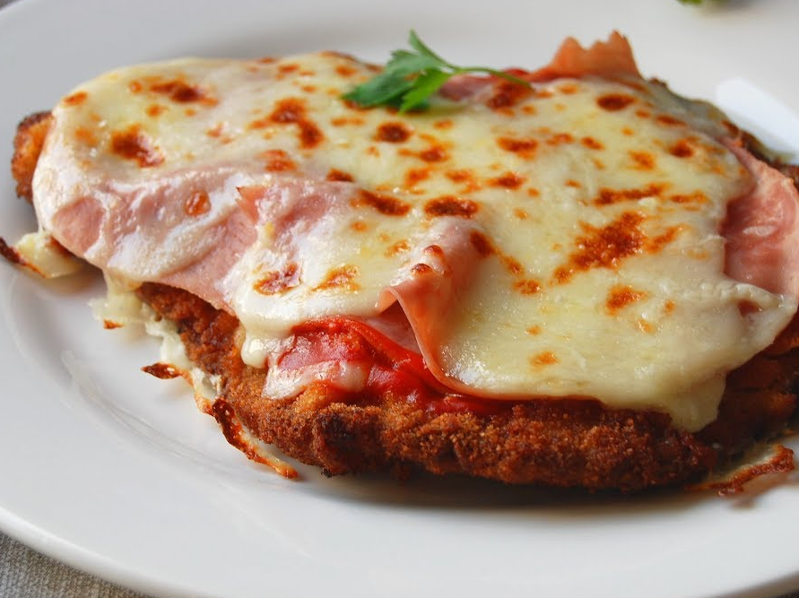 MILANESA NAPOLITANA DE CARNE O POLLO