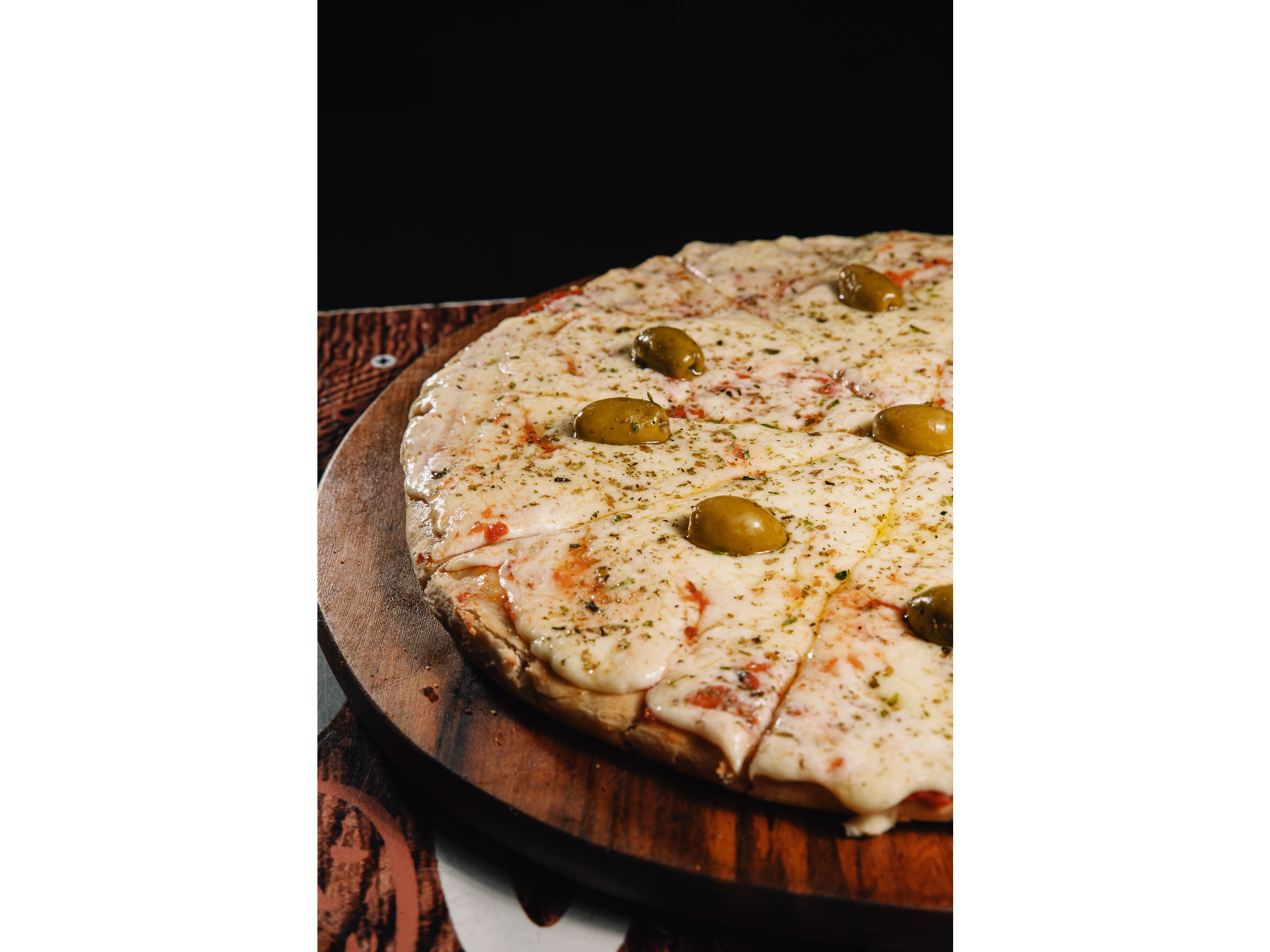 1 MUZZARELLA MAS 12 EMPANADAS MAS 1 COCA 1.5 LT O UNA CERVEZA 1 LT