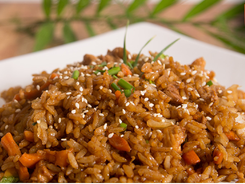 Yakimeshi de pollo y vegetales