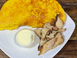 Cachapa con Carne Asada