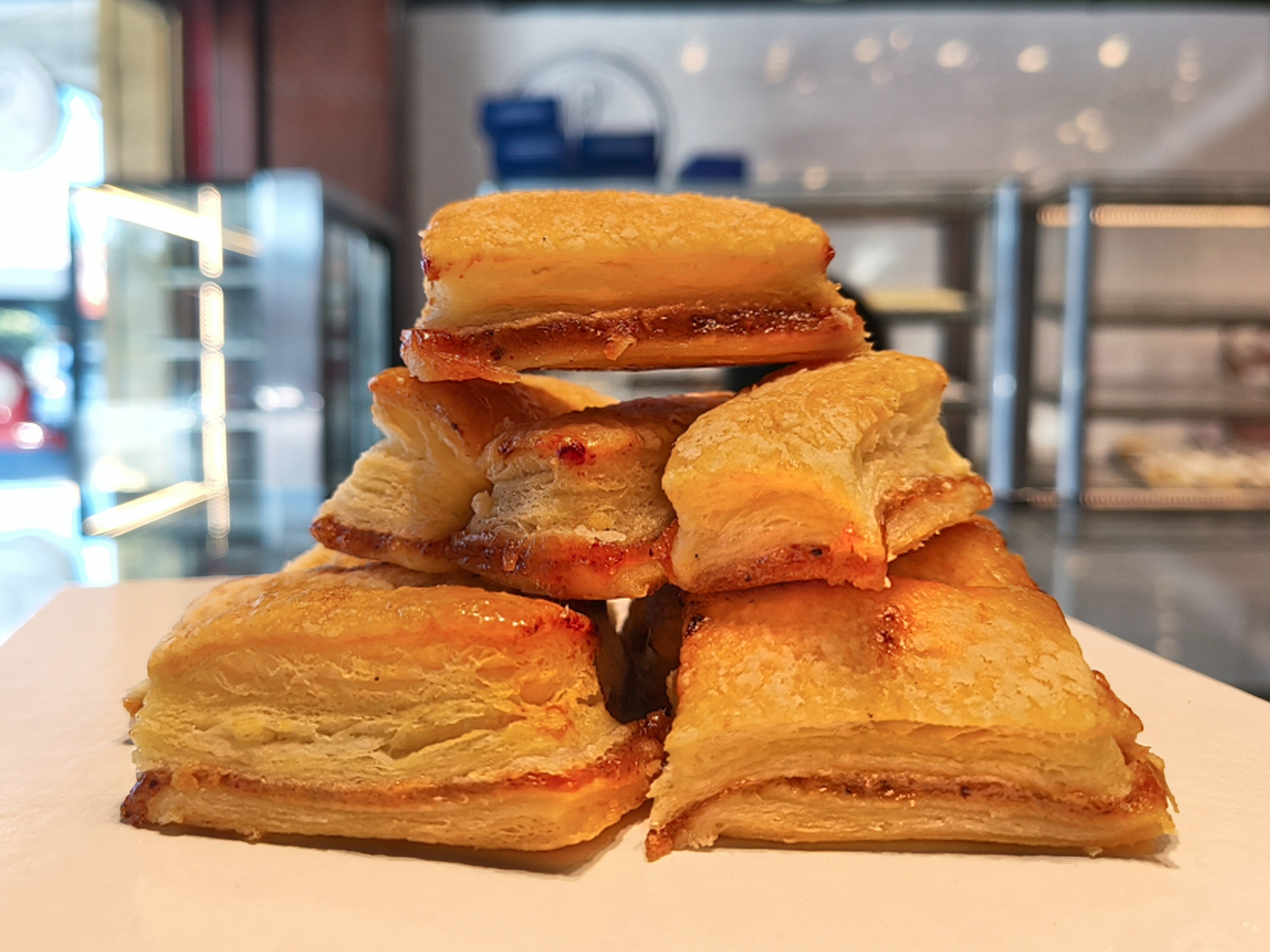 Cuadraditas (Mosaicos) De hojaldre con Dulce de Membrillo