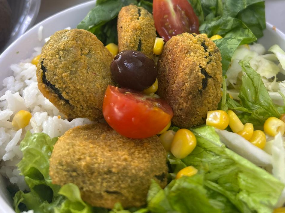 Ensalada Poke  Bocados de Calabaza y Muzza