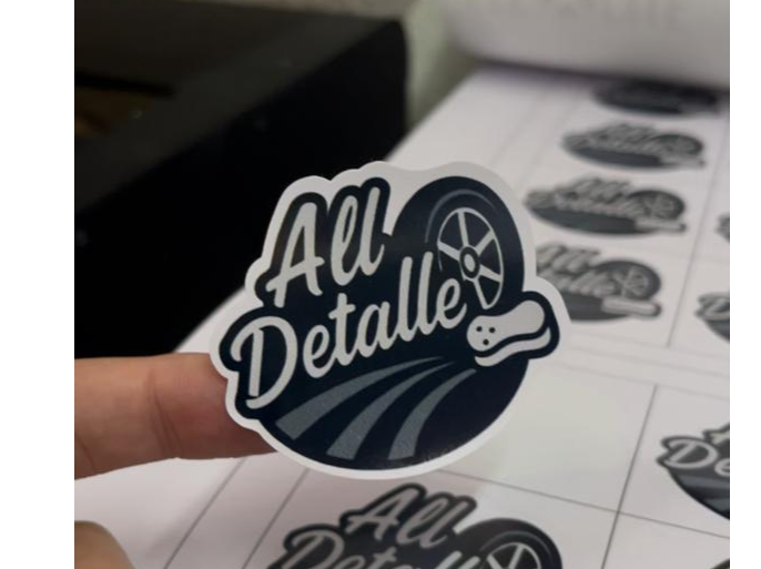 Stikers en vinilo troquelado x100 unidades