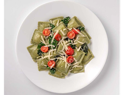 Ravioles de espinaca y muzarella