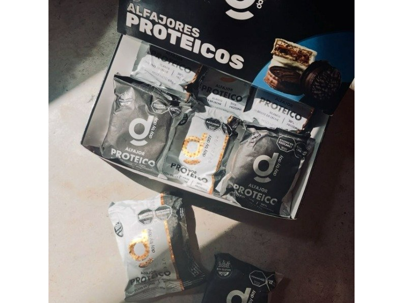 Alfajor proteico negro