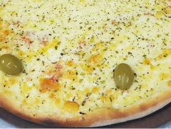 Grande Muzza + 6 Empanadas + 3 Faina