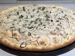 Grande Fugazzetta Rellena más 4 faina