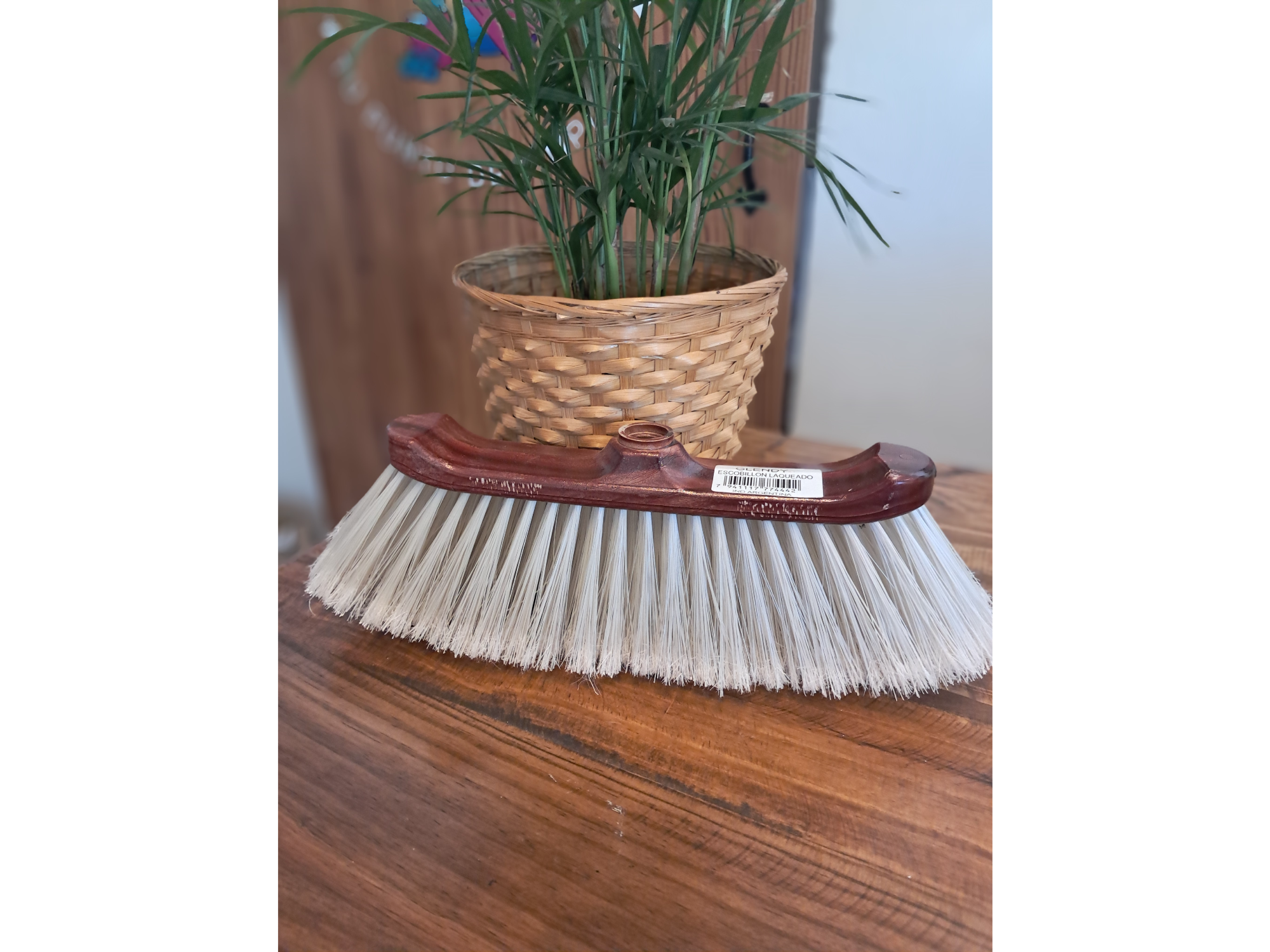 Escobillon Laqueado Glendy