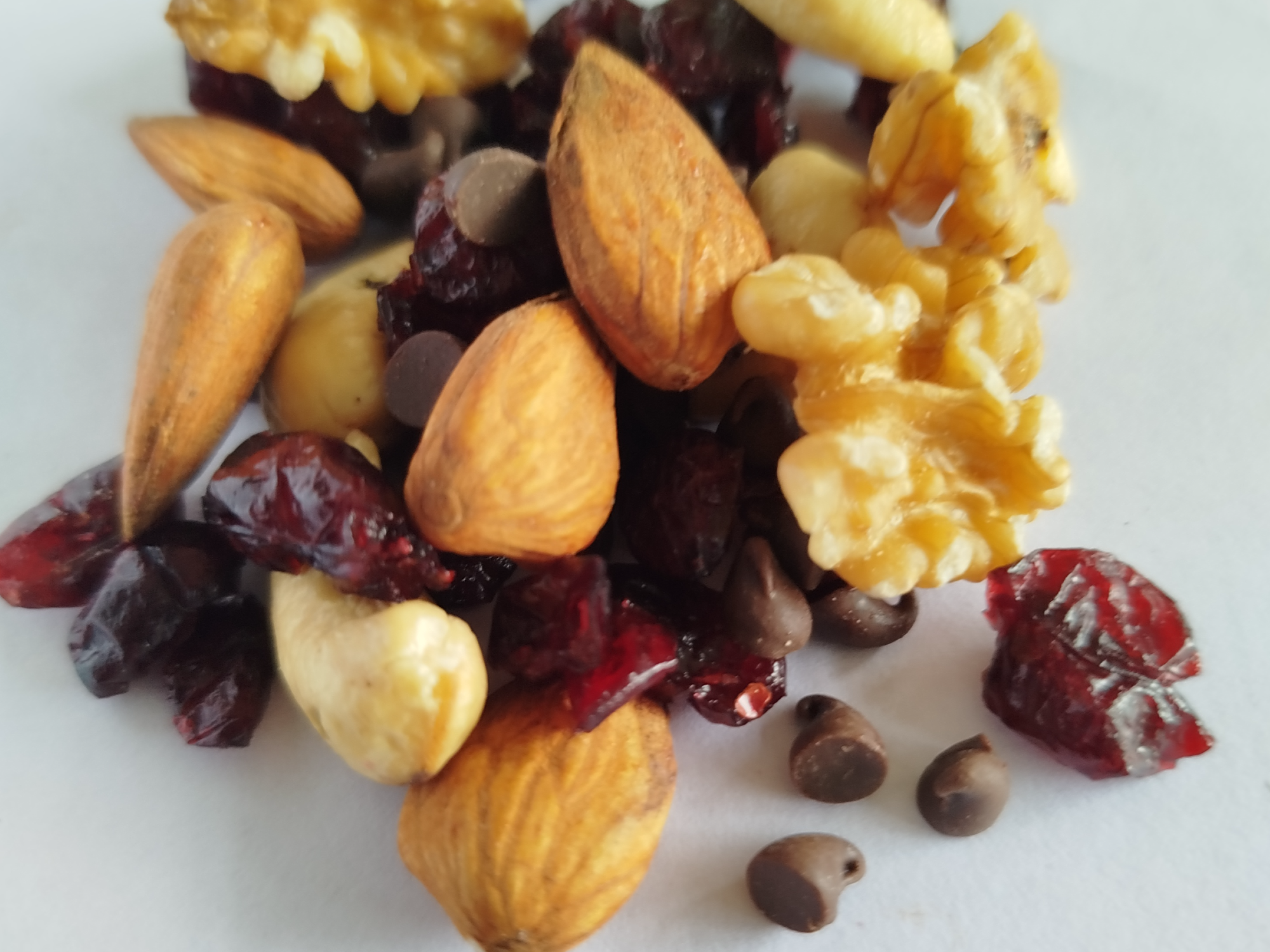 Mix. Cuscús:  almendras, nueces, castañas de caju, chips de chocolate, arándanos (pasas)