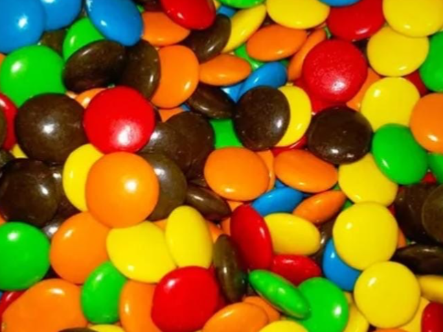 Confites de chocolates grandes y chicos