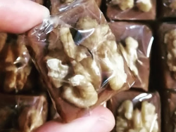 Bom bom de dulce de leche y nuez