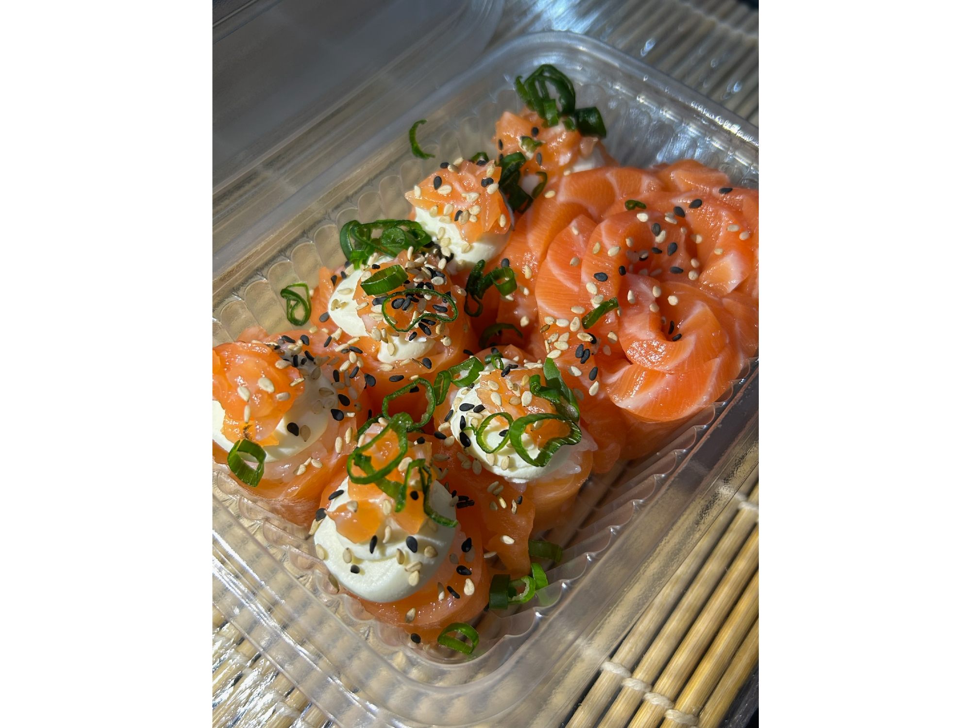 Triple Crudo (3 Sashimi 3 Joy 3 Niguiri) 9 Piezas