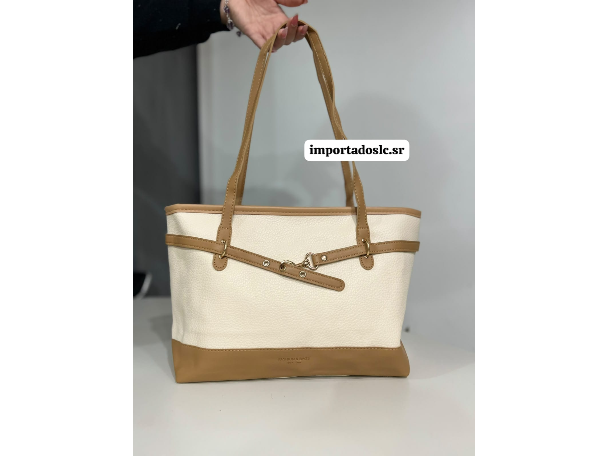 Cartera beige con marrón
