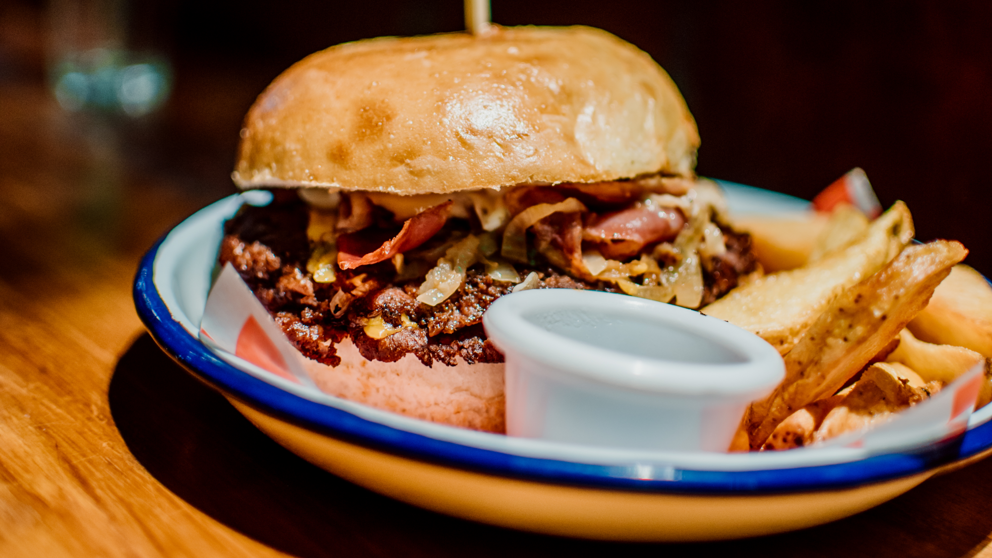 BURGERS DOBLES (¡vienen con papas!)