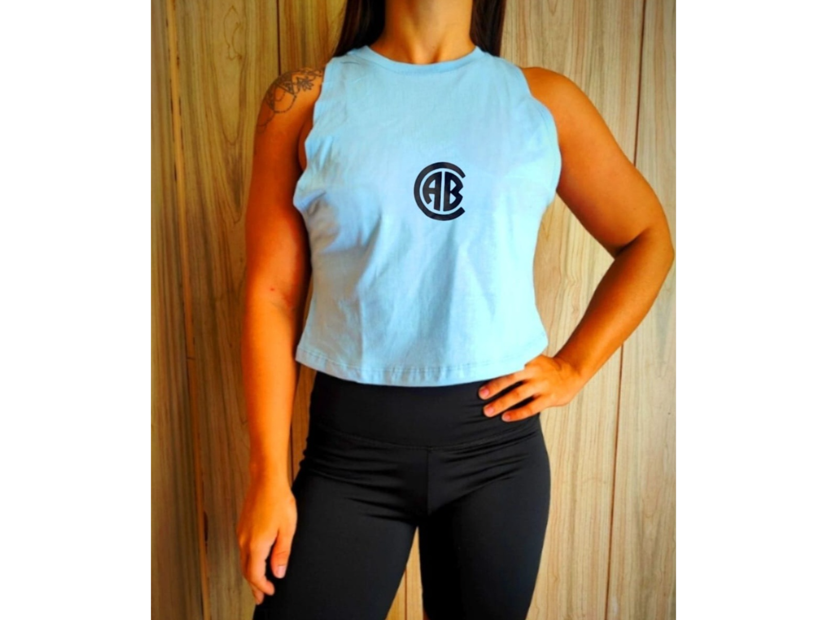 Croptop celeste escudo