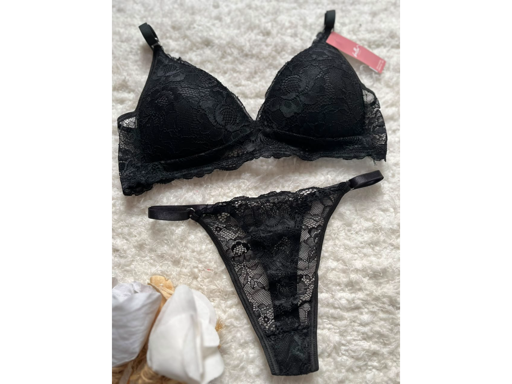CONJUNTO TRIANGULO DE ENCAJE NEGRO