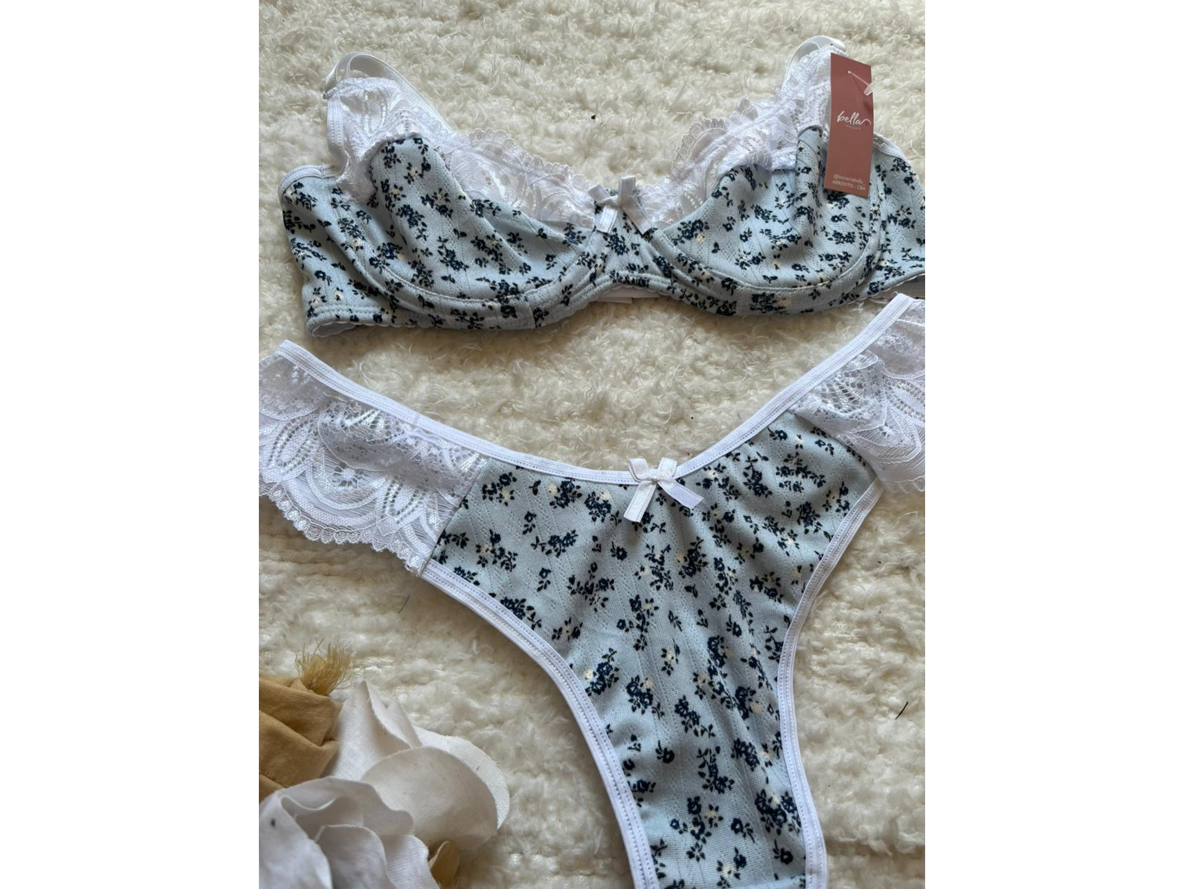 TALLE 95. CELESTE CON FLORES AZULES