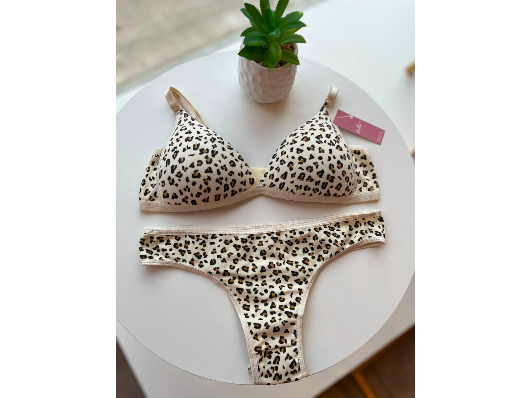 CONJUTNO TRIANGULO DE ALGODON ANIMAL PRINT NATURAL