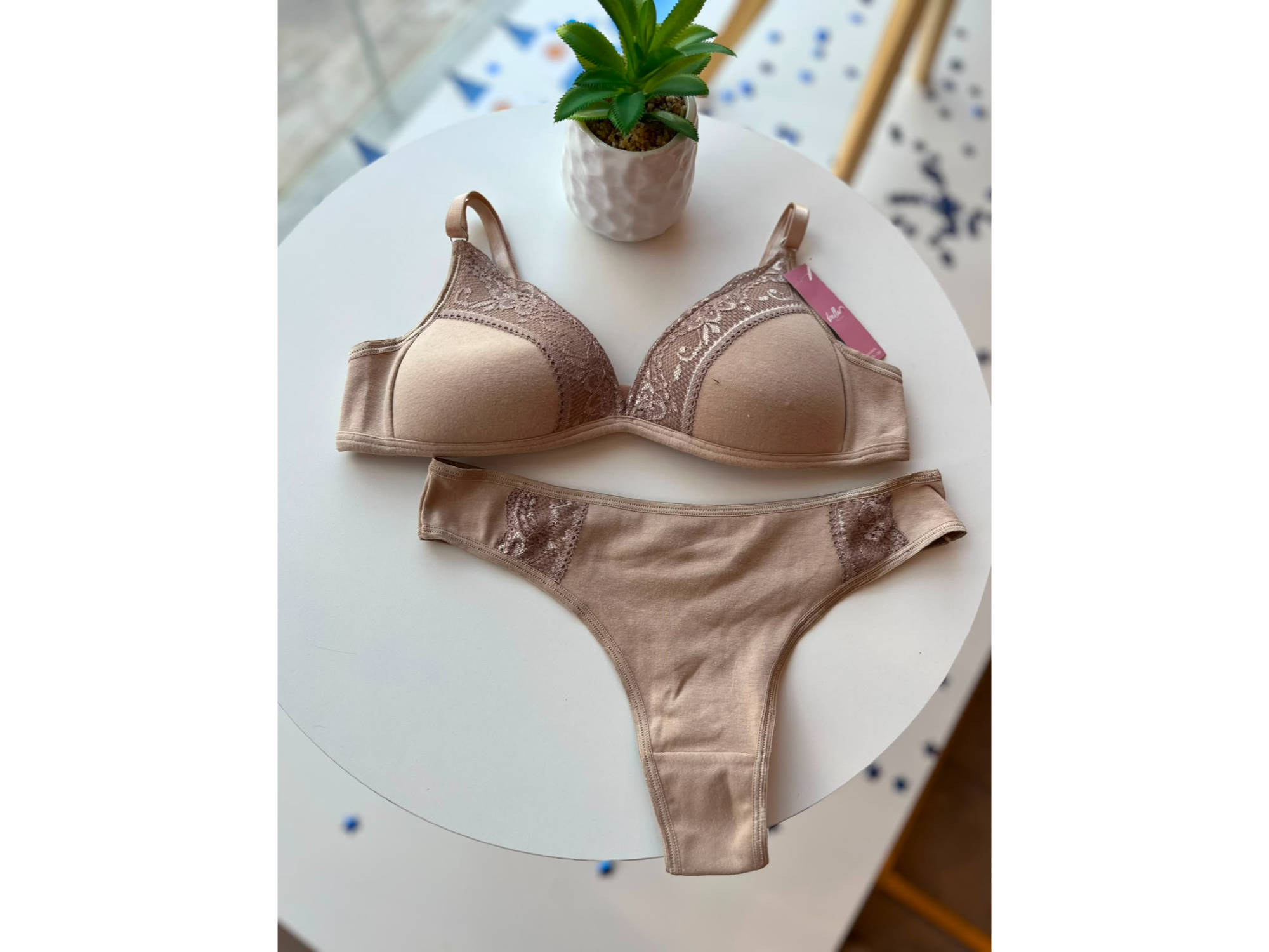 CONJUNTO TRAINGULO DE ALGODON. BEIGE