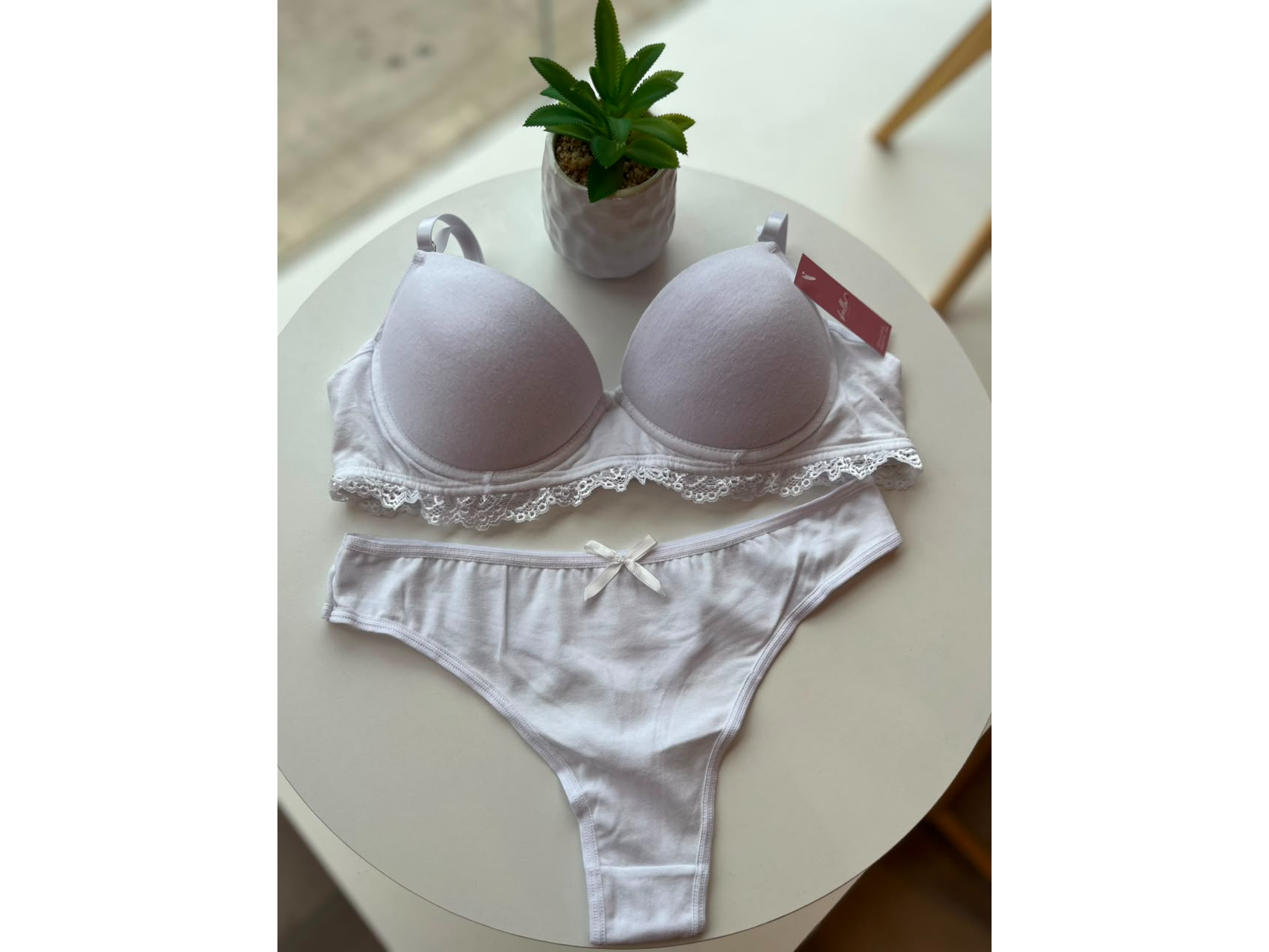 CONJUNTO CON ARCO DE ALGODON BLANCO