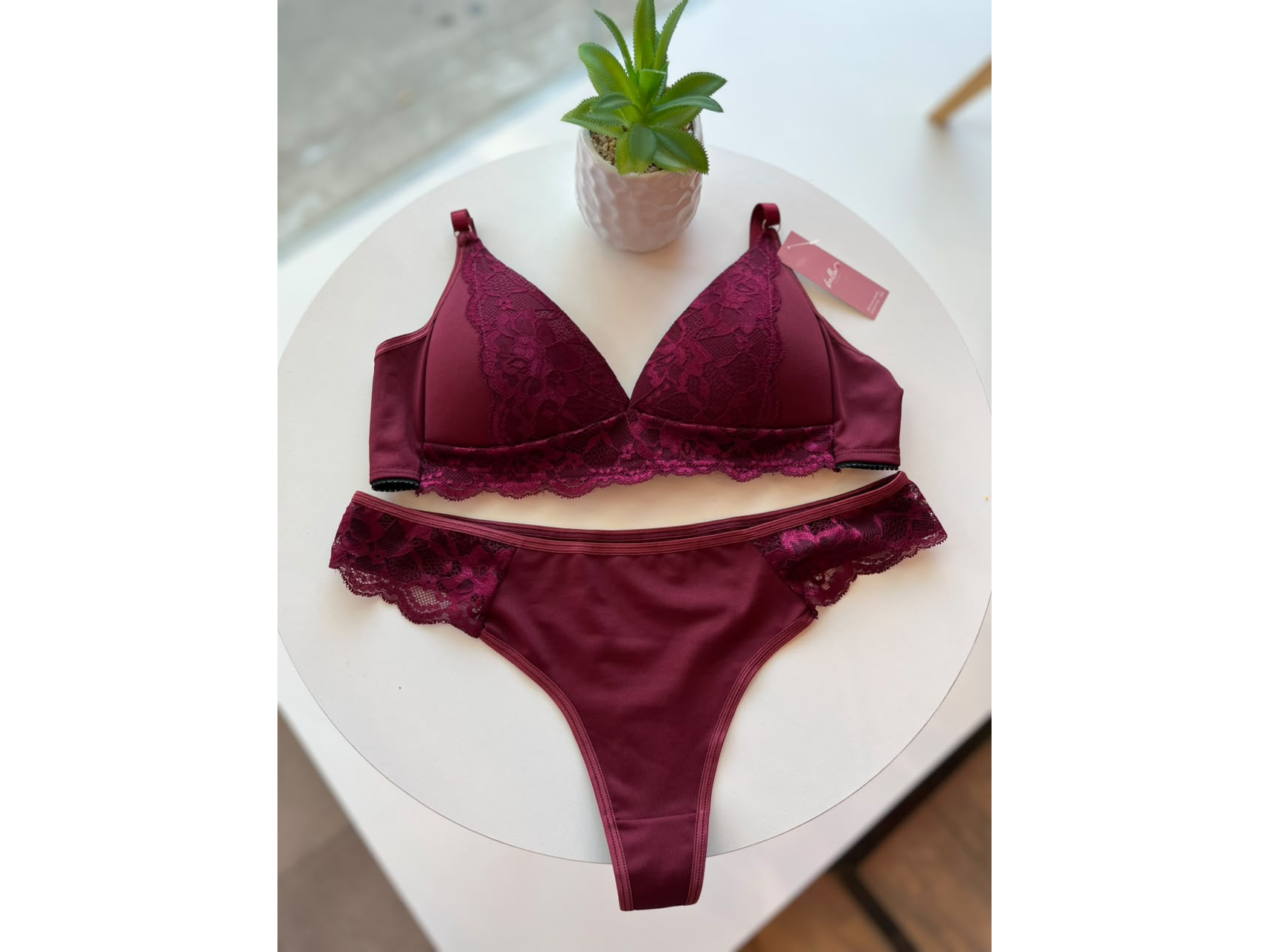 CONJUNTO TRIANGULO DE LYCRA. BORDO