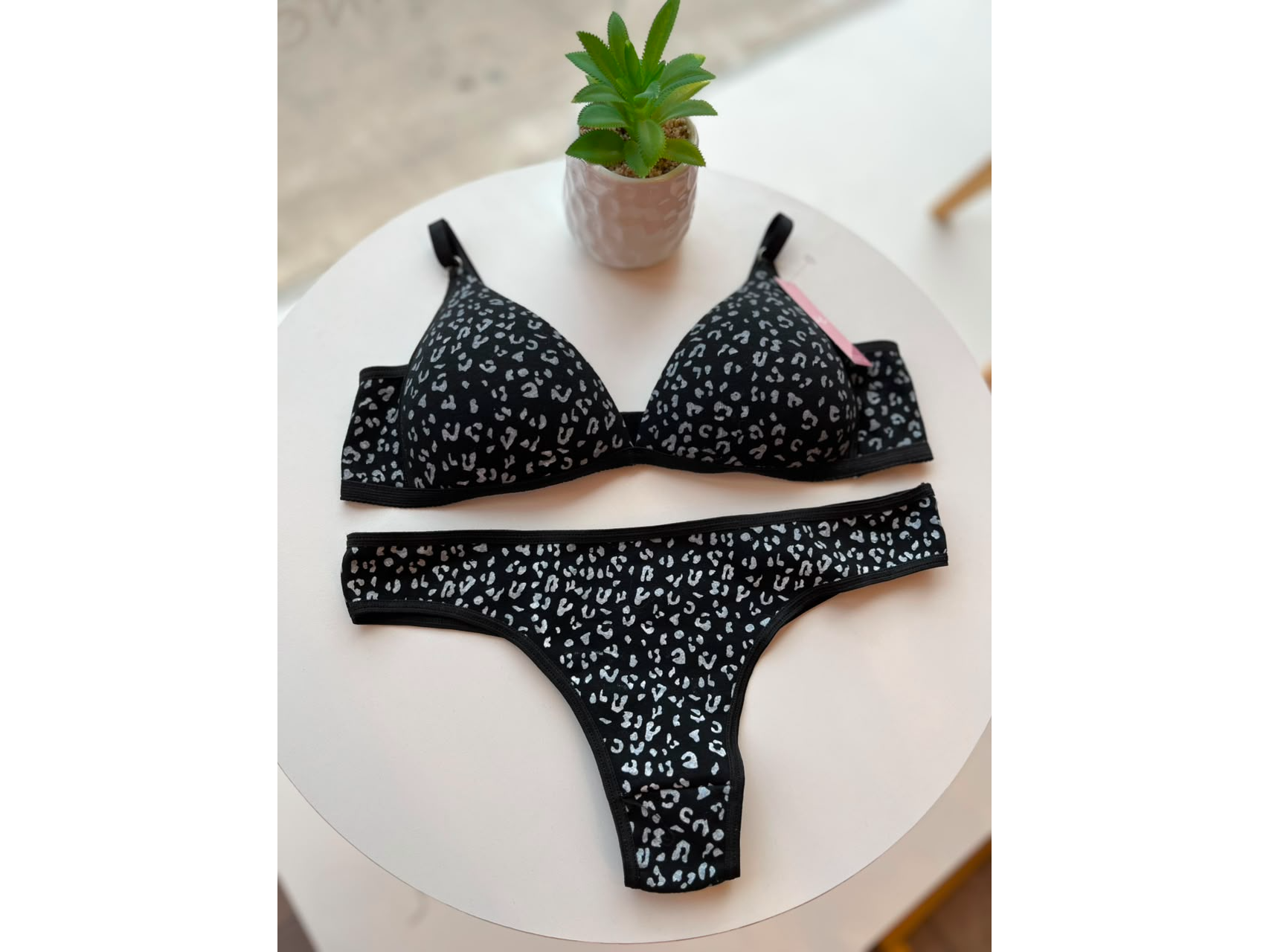 CONJUTNO TRIANGULO DE ALGODON ANIMAL PRINT NEGRO