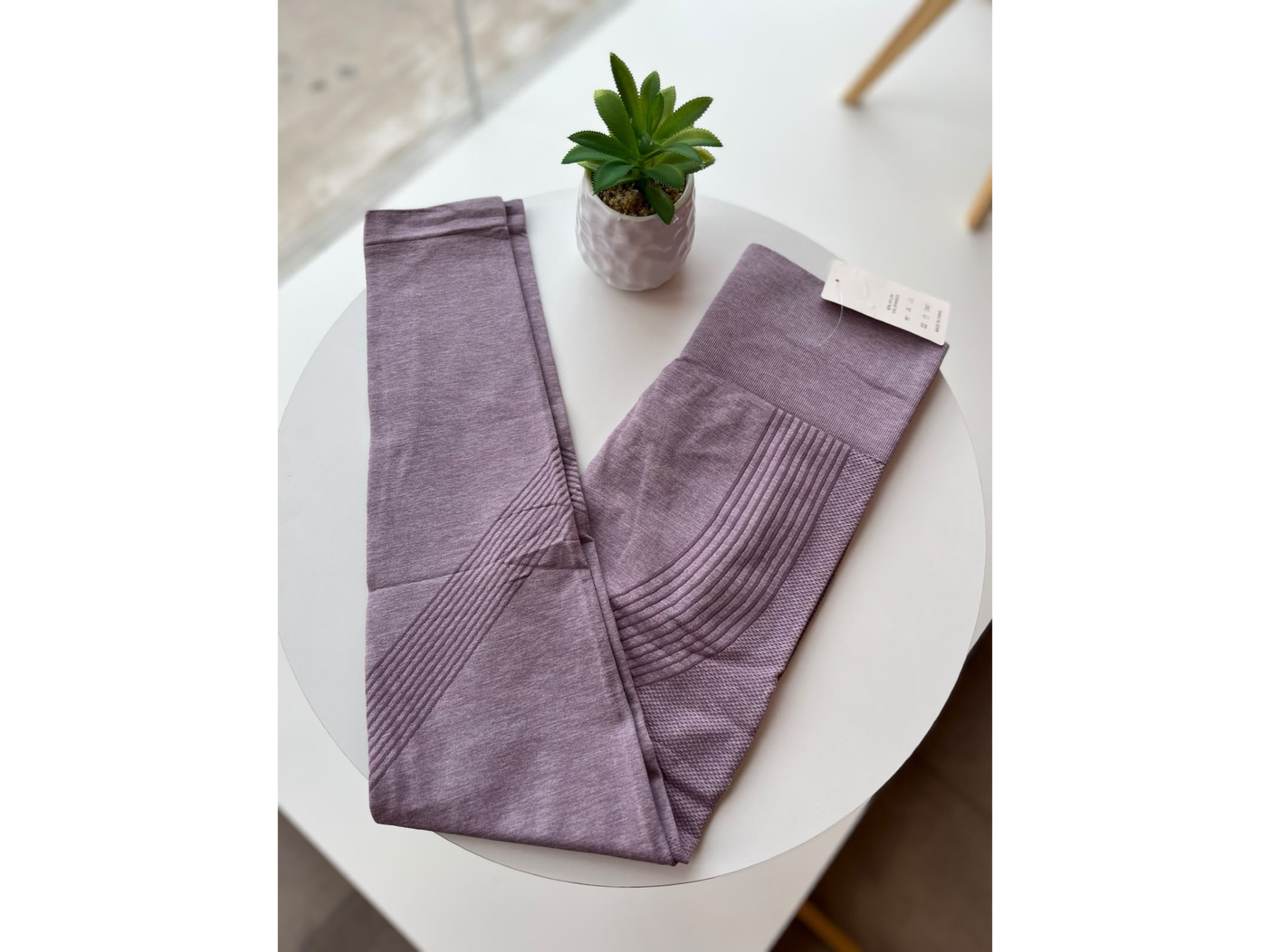 CALZAS EFECTO PUSH UP. LILA