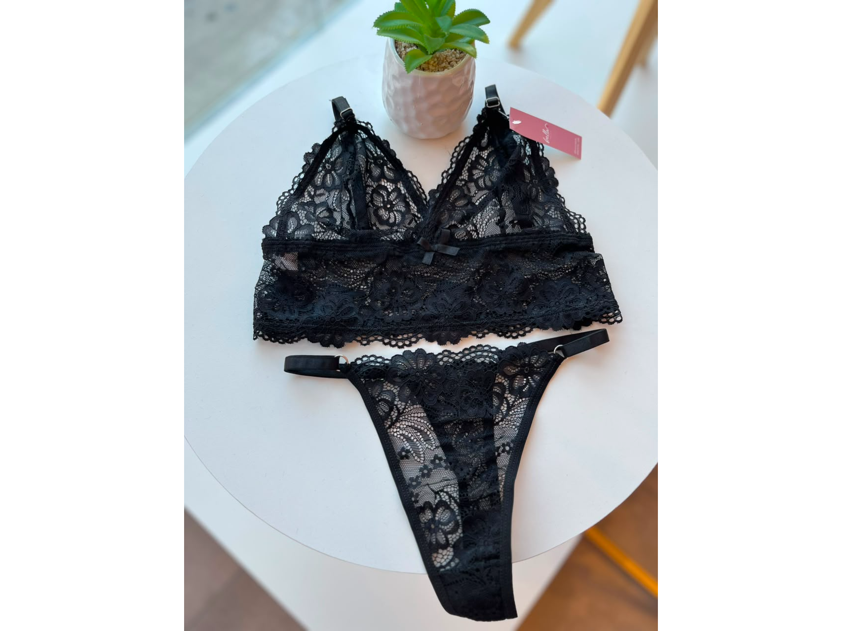 BRALET ESTILO TOP DE ENCAJE. NEGRO