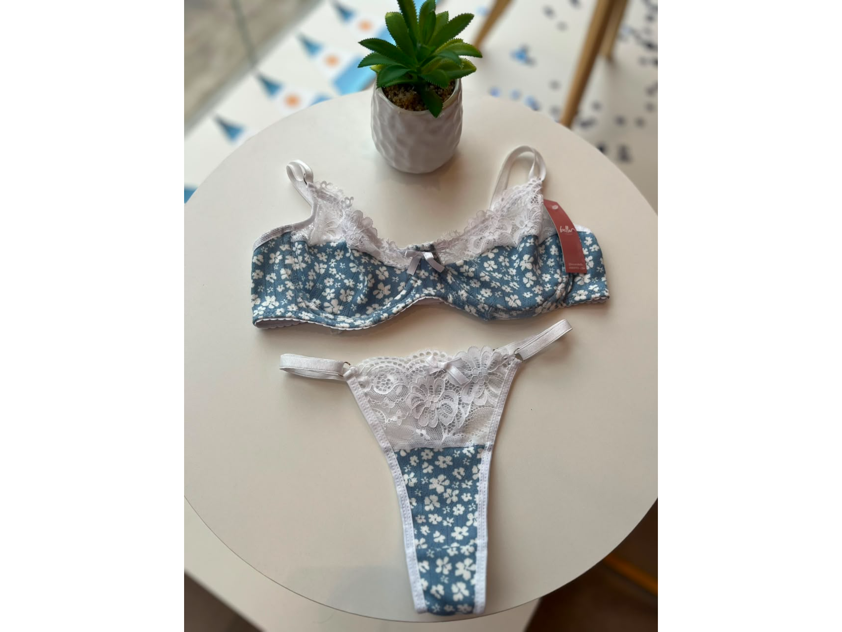 CONJUNTO CON ARCO. CELESTE