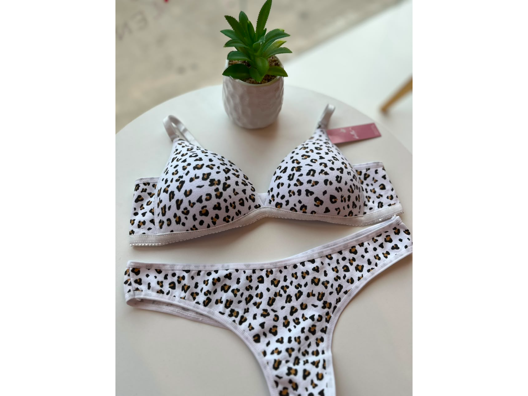 CONJUTNO TRIANGULO DE ALGODON ANIMAL PRINTBLANCO
